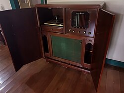 Antena y elementos de radiación electromagnética