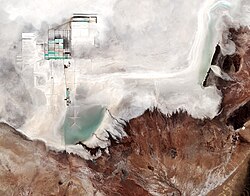 Imagen satelital de una mina de litio en el Salar de Uyuni