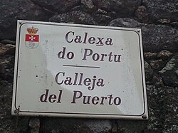 Señal bilingüe en San Martín de Trevejo