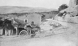 Fotografía histórica de una competición de motociclismo en el año 1904