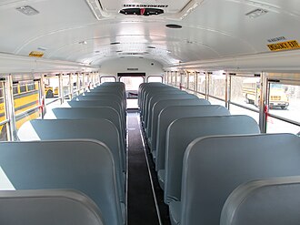 Interior de un autobús escolar