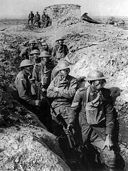 Infantería australiana con máscaras antigás