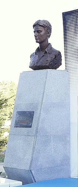 Busto memorial en los Jardines de Miguel Ángel Blanco en Madrid