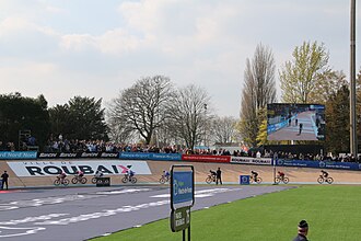 Fotografía panorámica y detalles de la clásica ciclista París-Roubaix 2023