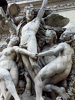 Detalle arquitectónico de la fachada de la Ópera de París