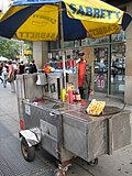 Carro de venta de perros calientes en las calles de Nueva York.