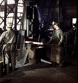 Herreros en los talleres ferroviarios en Topeka, Kansas.