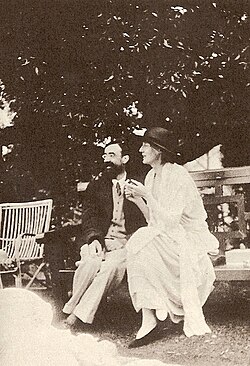 Virginia Woolf junto al escritor Lytton Strachey.