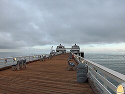 El muelle de Malibú cerca de la famosa playa de los Surfistas.