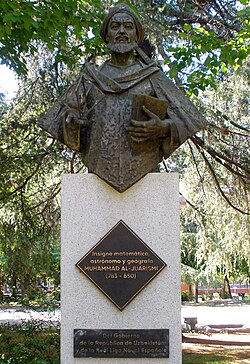 Monumento a Al-Juarismi en la Ciudad Universitaria de Madrid