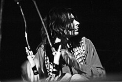 Mickey Finn tocando la percusión en febrero de 1973