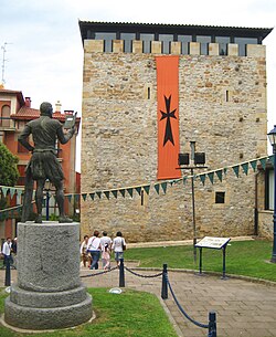 Torre de Salazar y monumento en Portugalete