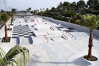 Imagen de una pista de patinaje de nueva construcción.
