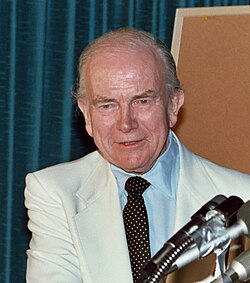 Fotografía de Milton Caniff tomada en 1982.