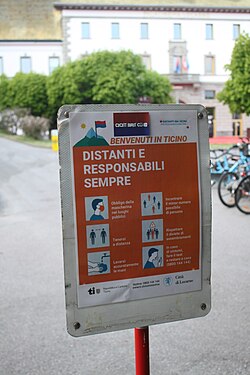 Cartel informativo en italiano en Locarno