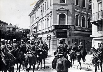 Caballería italiana entrando en Gorizia el 9 de agosto de 1916 tras la rendición de la ciudad.
