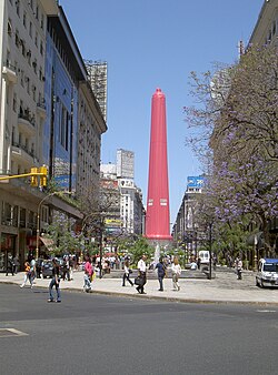 Un preservativo gigante en el Obelisco de Buenos Aires