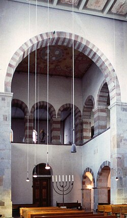 Interior de San Pantaleón en Colonia