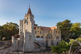 Fachada del Palacio de los Condes de Castro Guimarães en Cascais