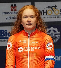 Retrato de la ciclista Puck Pieterse