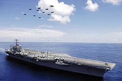 USS Abraham Lincoln navegando en alta mar