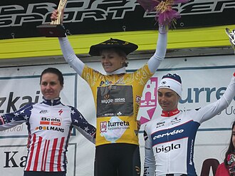 Podio de la Emakumeen Euskal Bira 2016 con Emma Johansson, Megan Guarnier y Ashleigh Moolman.