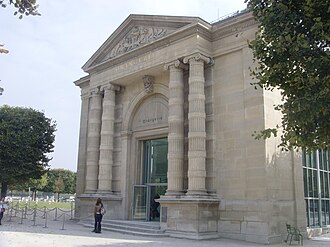 Fachada y vista general del Museo de la Orangerie