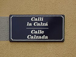 Cartel bilingüe en Robleda, Salamanca