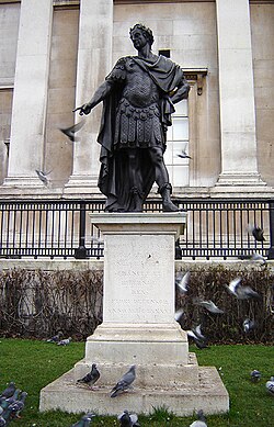 Estatua de Jacobo II en la plaza de Trafalgar