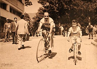 Ciclistas en una etapa del Giro de Italia 1960