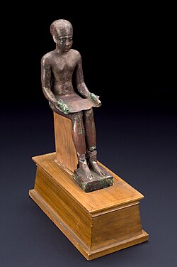 Estatuilla de Imhotep, considerado el primer arquitecto conocido en la historia