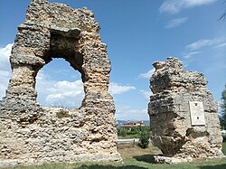 Representación de Corfinium y sus vestigios históricos