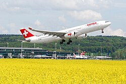 Airbus A330 de Swiss International Air Lines despegando