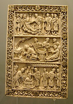 Placa de relieve en marfil que muestra escenas de la vida de San Remigio