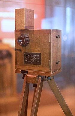 Cámara cinematográfica de los hermanos Lumière en el Instituto Lumière en Lyon