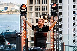 David Guetta durante su actuación en Miami