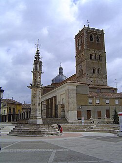 Rollo jurisdiccional e iglesia de San Miguel