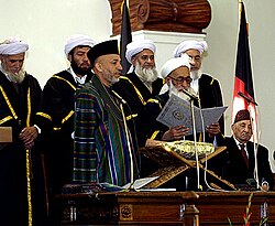 Ceremonia de investidura de Hamid Karzai como presidente.
