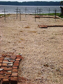 Excavaciones arqueológicas con restos óseos y tumbas en Jamestown