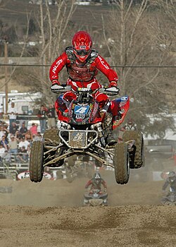 Corredor profesional de ATV Tim Farr en el Glen Helen MX national