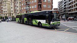 Una unidad articulada de Bizkaibus en San Mamés
