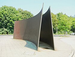 Instalación de las esculturas Berlin Curves en Berlín.