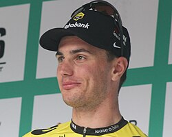 Olav Kooij compitiendo en una prueba ciclista