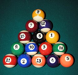 Bolas colocadas para jugar a la bola 8