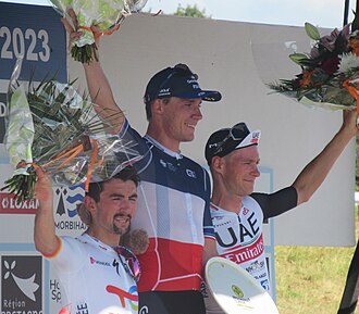 Valentin Madouas celebrando su victoria en la Bretagne Classic 2023