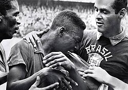 Pelé de 17 años emocionado tras ganar el Mundial de 1958
