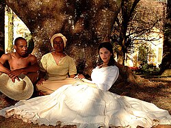 Fotograma promocional de La Esclava Isaura, telenovela brasileña.