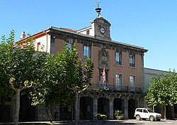 Fachada principal de la casa consistorial de Villabona