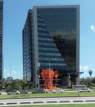Fachada de edificio institucional vinculado a la administración pública en Colombia