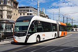 Trolebús Van Hool ExquiCity prestando servicio en la línea 2 de TPG